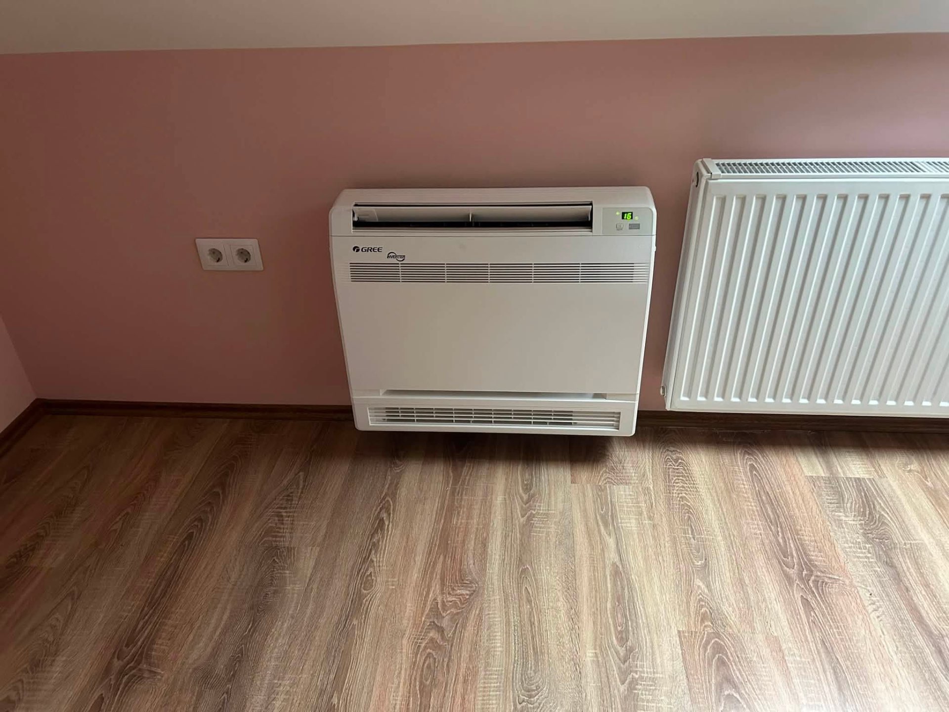 Gree Inverter parapet klíma nappaliban radiátor mellett