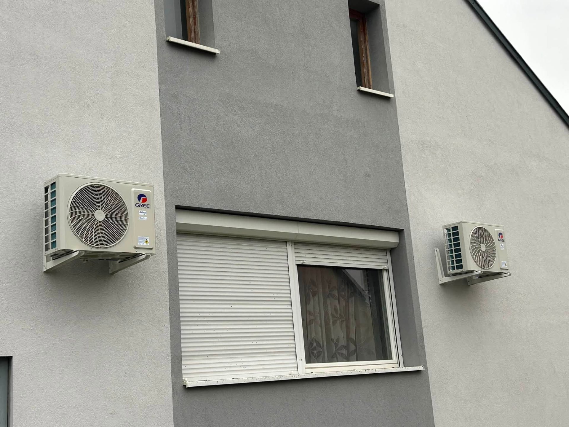 Két Gree kültéri klíma család házon
